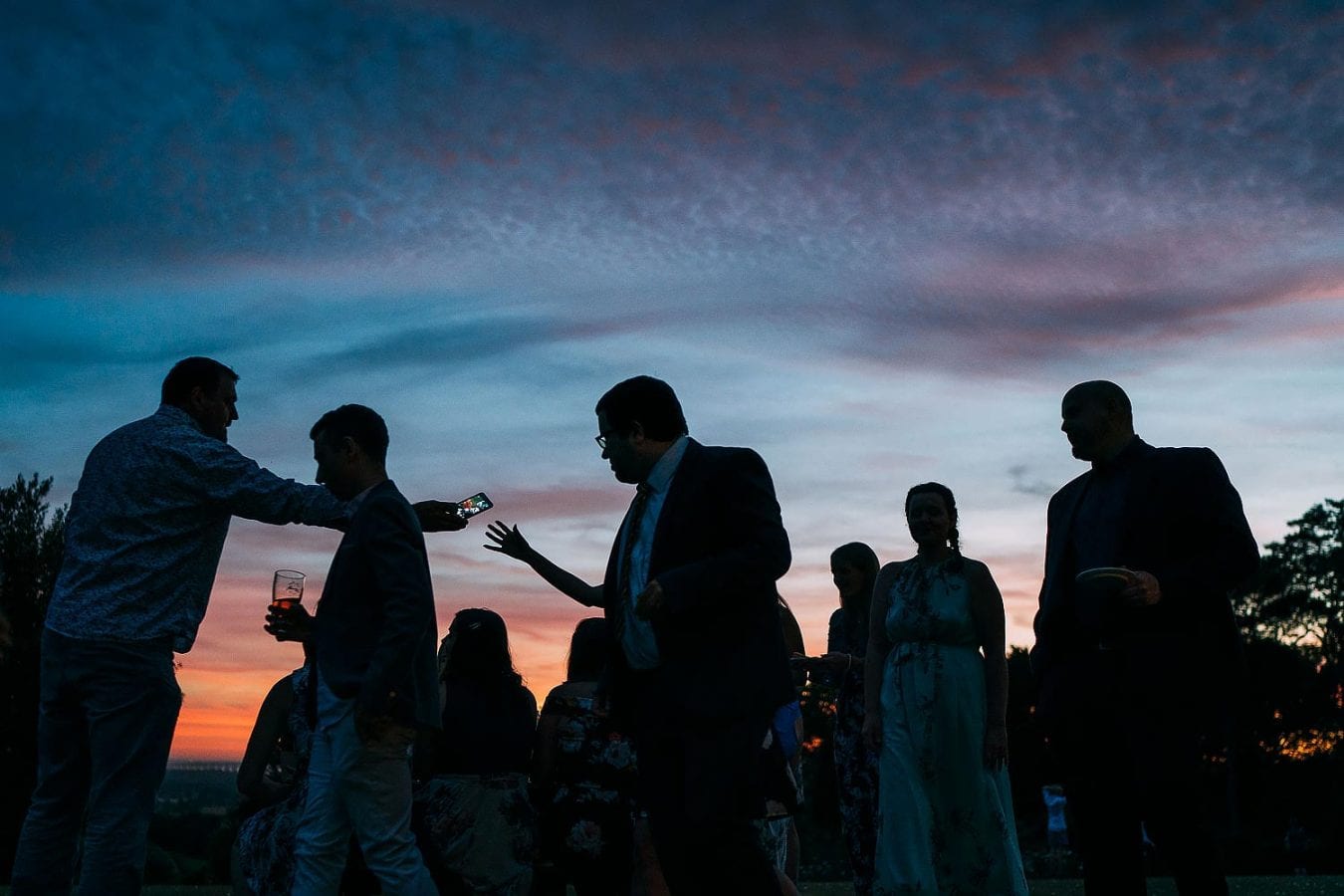 natural wedding photos at sunset