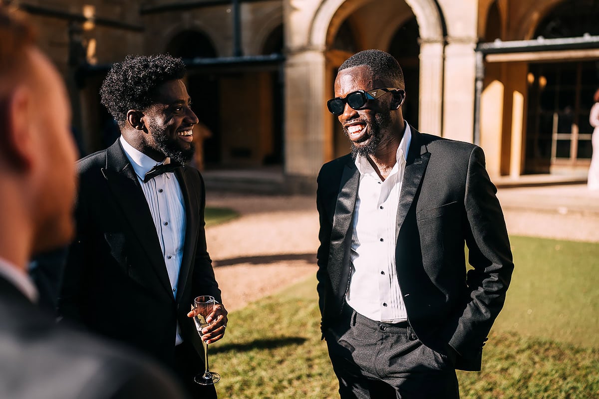 natural wedding photos in autumn sun
