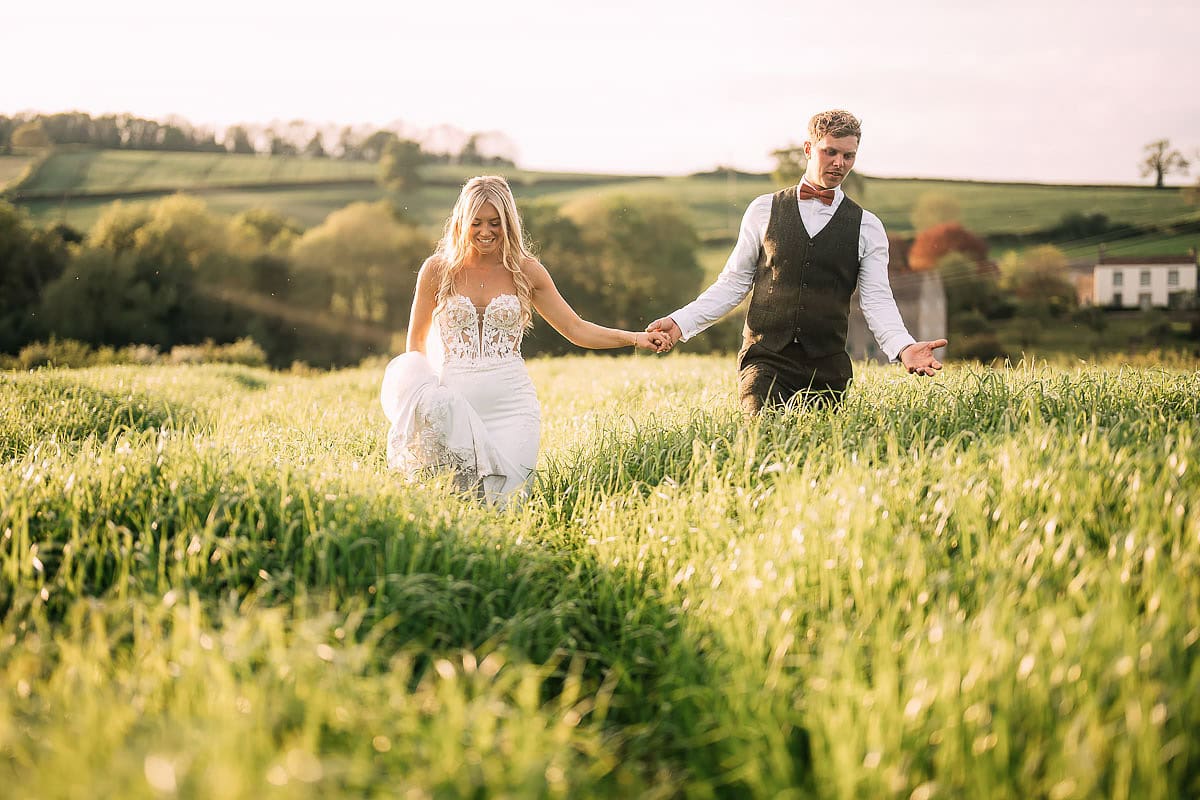 couple photos at barn venue