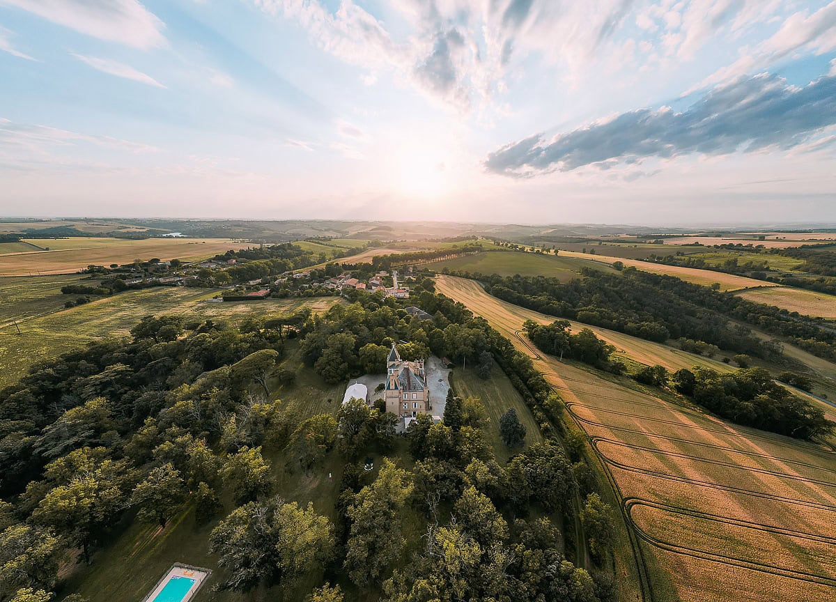 drone photo of Chateau De Seyre wedding venue