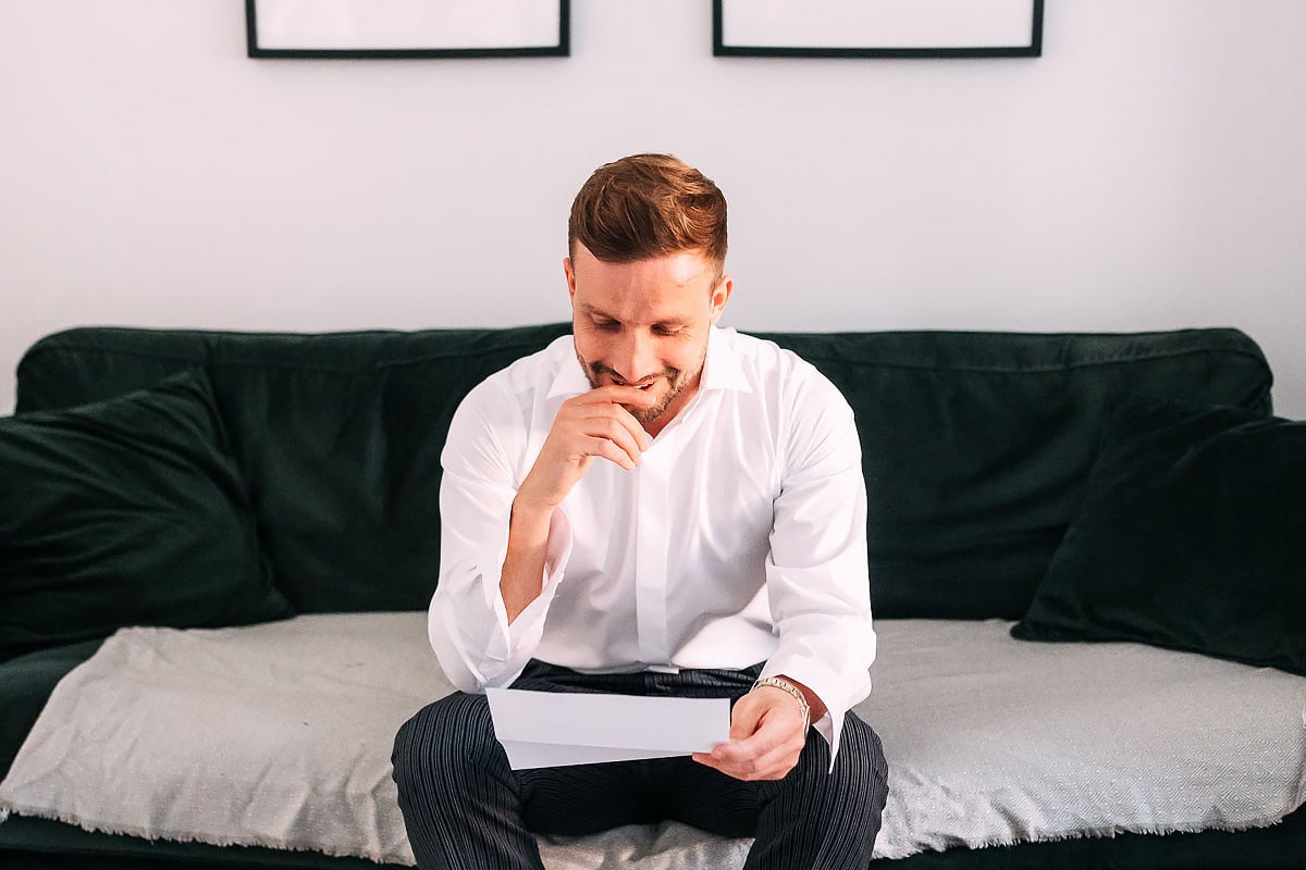groom reading letter from bride