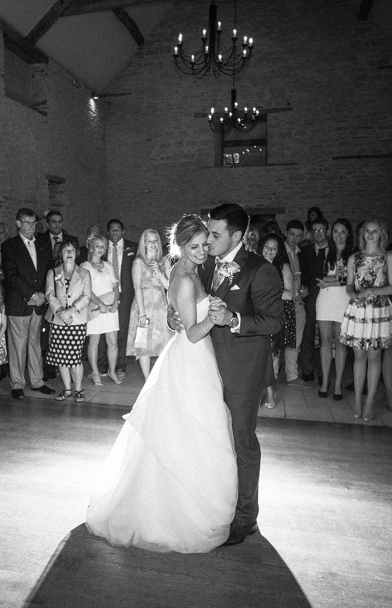 kingscote barn wedding photographer