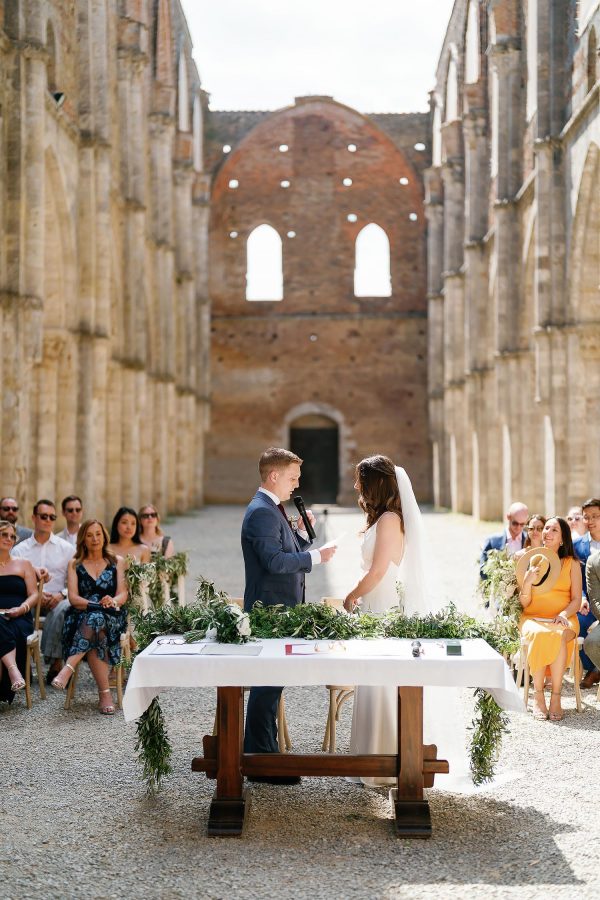 wedding ceremony at abbazia san galgano
