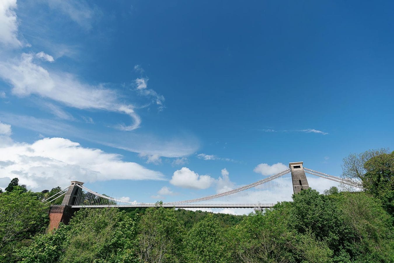 full view of the Clifton suspension bridge